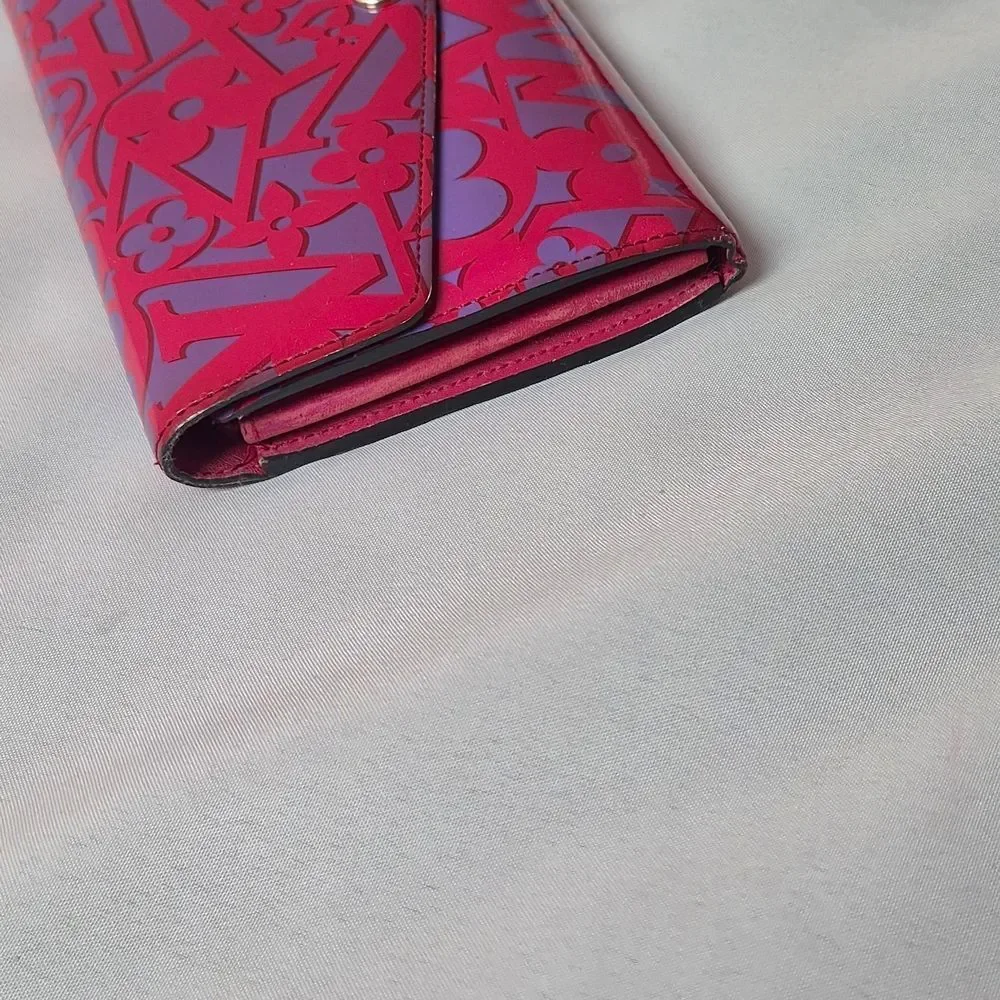 Authentic 🌸 Louis Vuitton Rose Indian Sweet Vernis Wallet